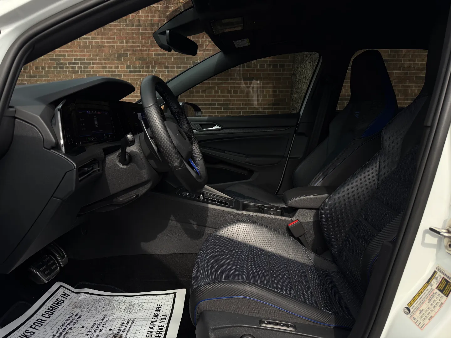 Volkswagen Golf R — photo 37