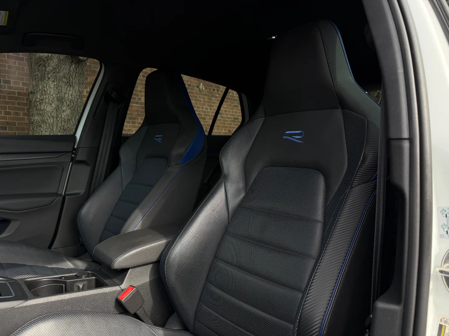 Volkswagen Golf R — photo 38