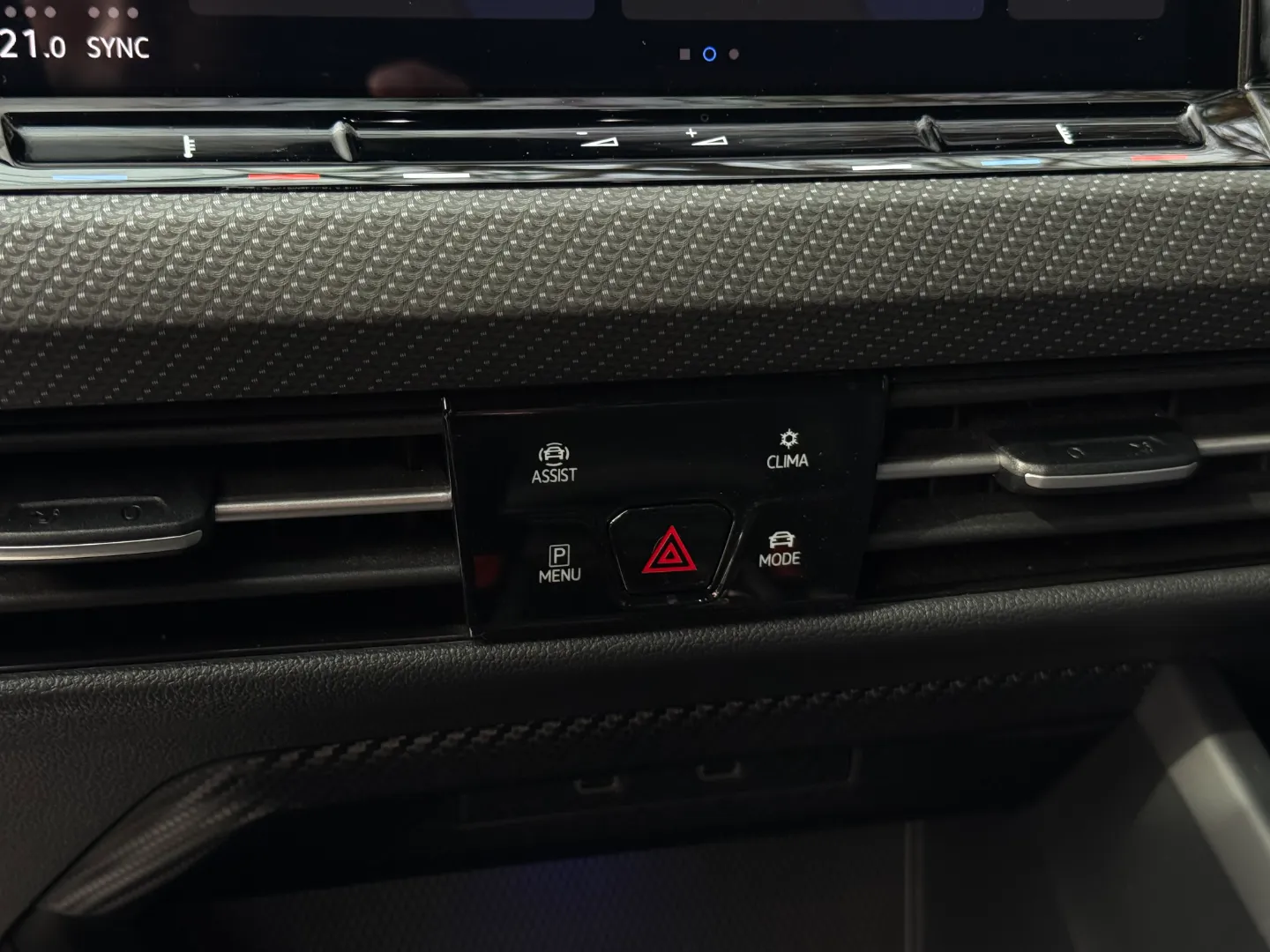 Volkswagen Golf R — photo 49