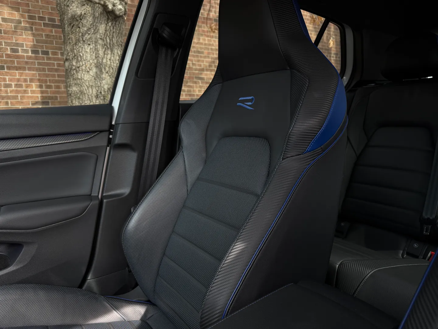 Volkswagen Golf R — photo 67