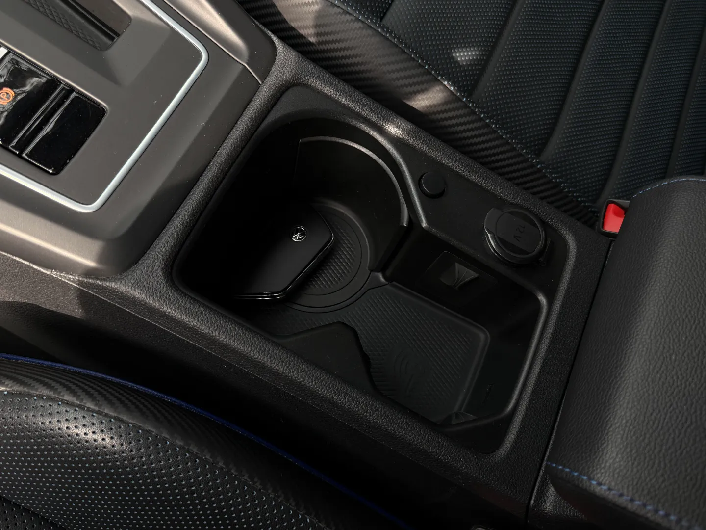 Volkswagen Golf R — photo 68