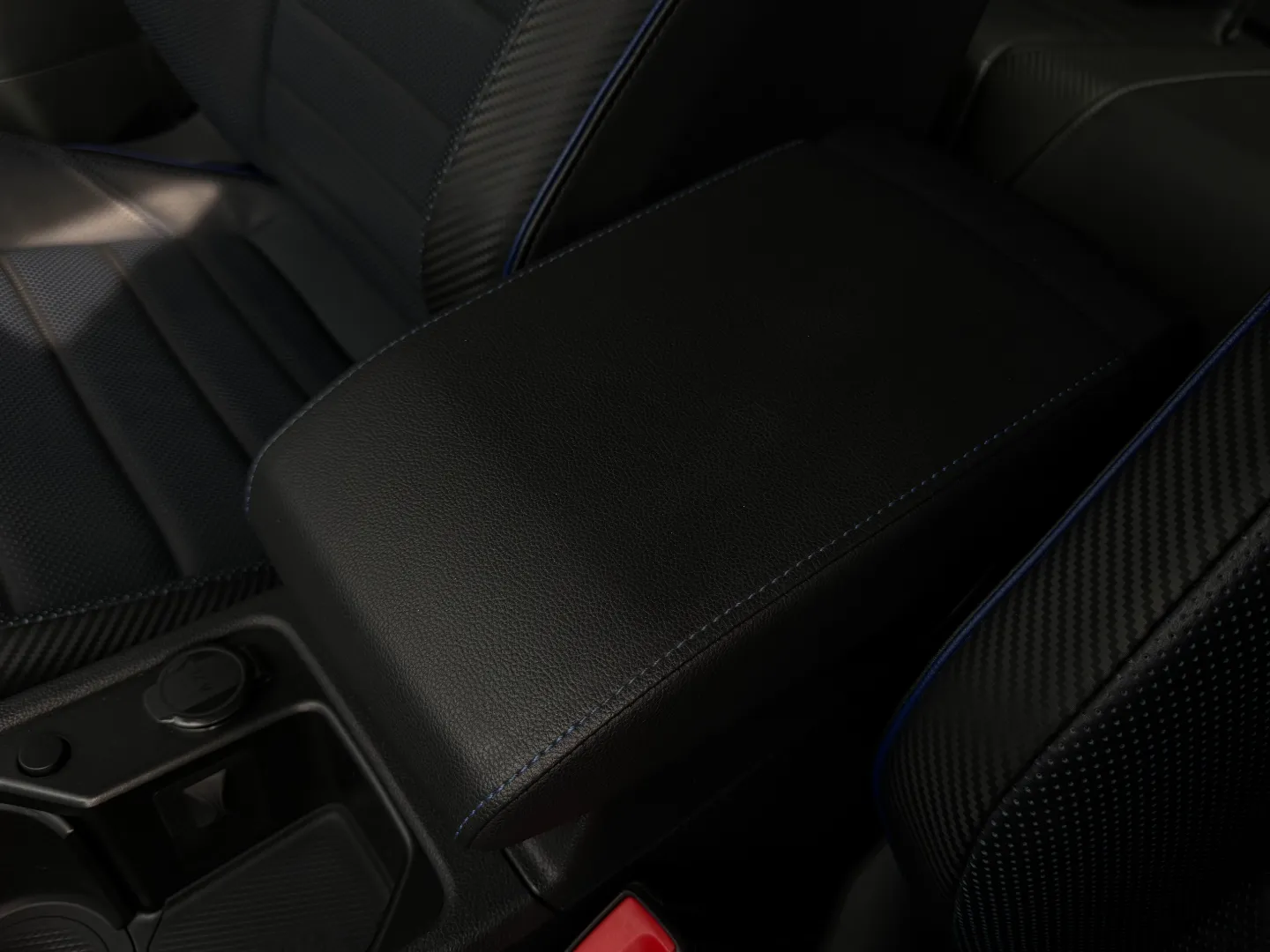 Volkswagen Golf R — photo 69