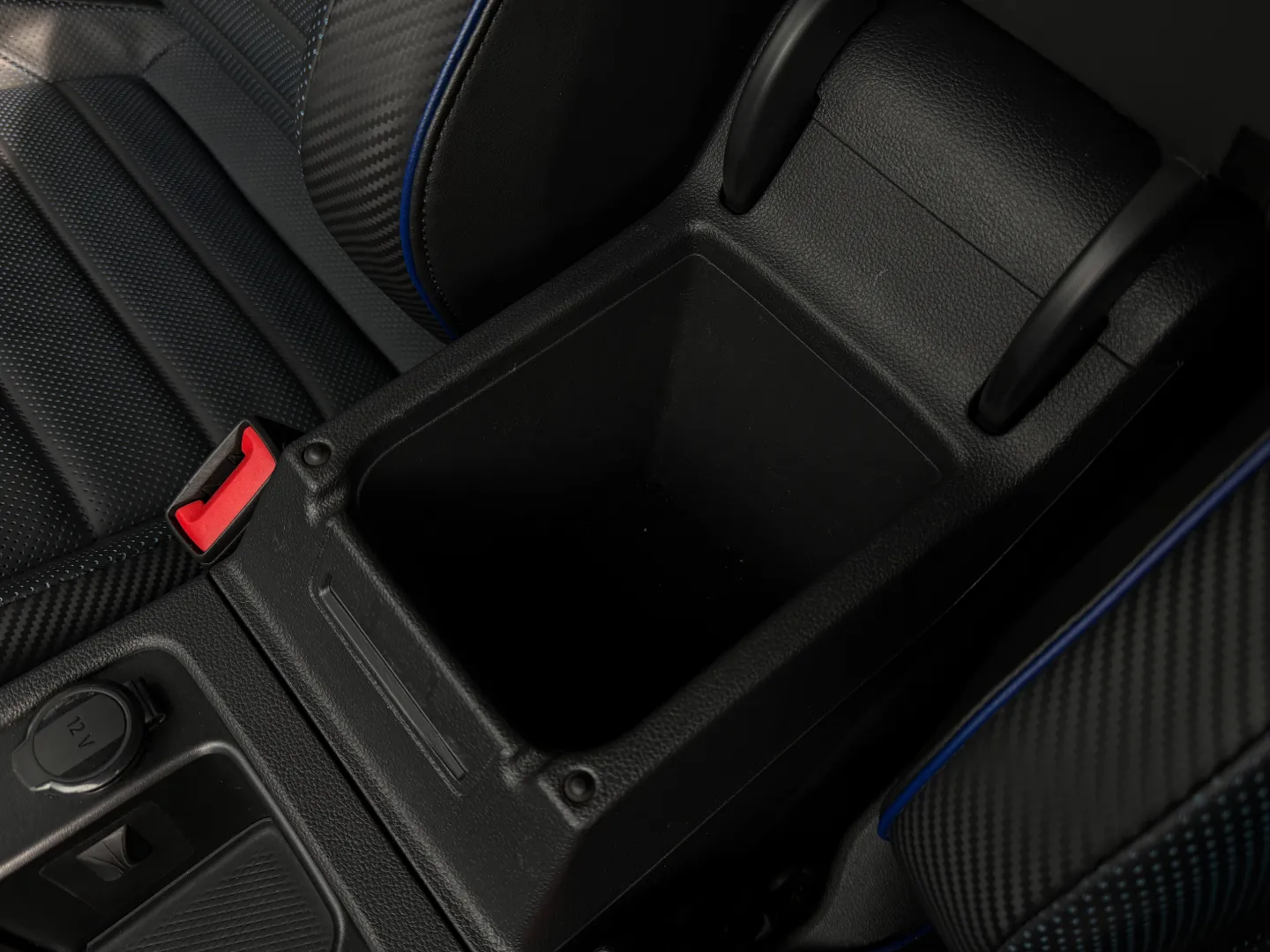 Volkswagen Golf R — photo 70