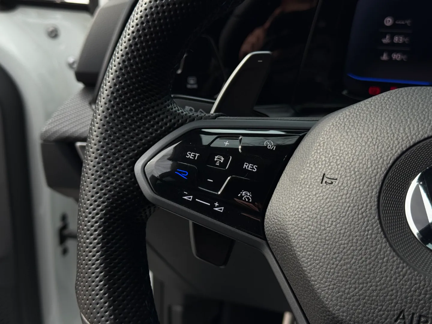 Volkswagen Golf R — photo 73