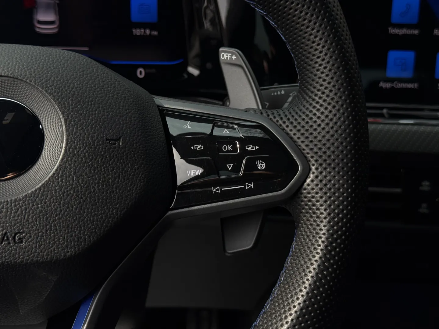 Volkswagen Golf R — photo 74