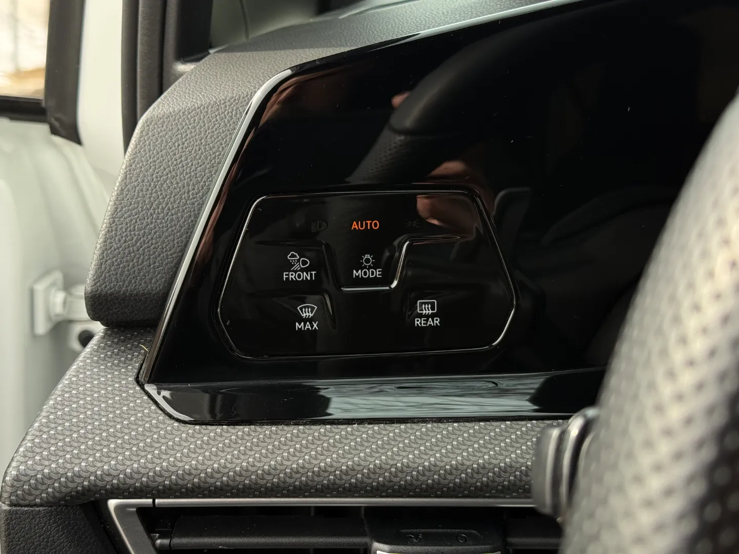Volkswagen Golf R — photo 78