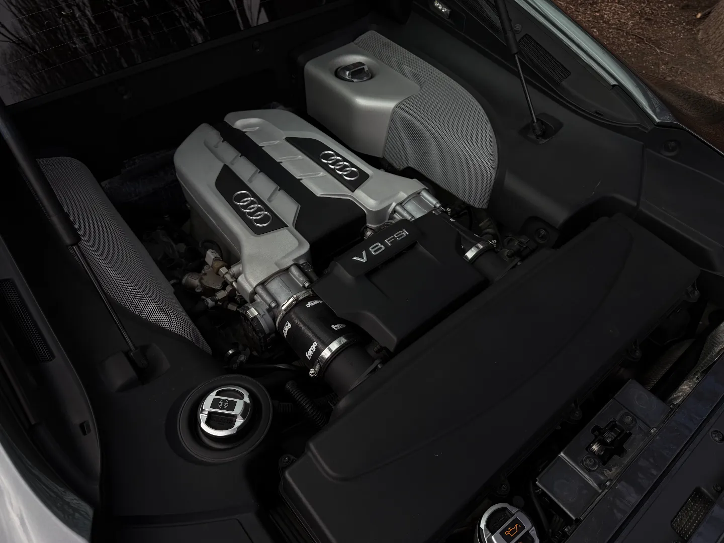 Audi R8 V8 Gated 6 Speed Manual Coupe — photo 30