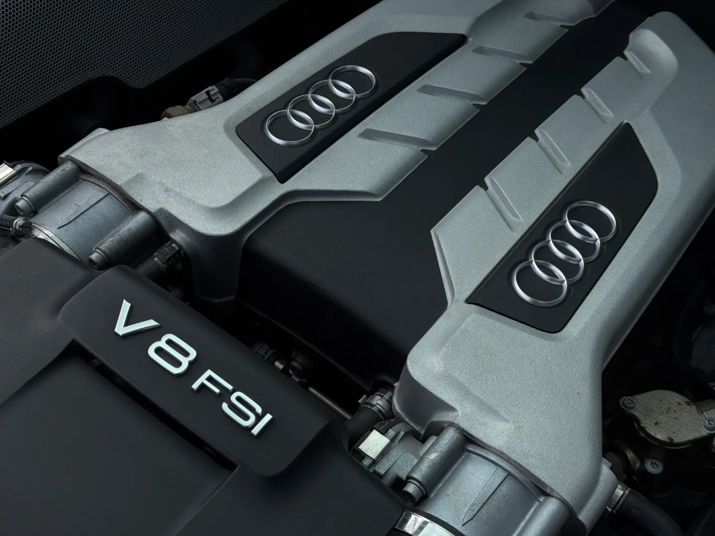 Audi R8 V8 Gated 6 Speed Manual Coupe — photo 33