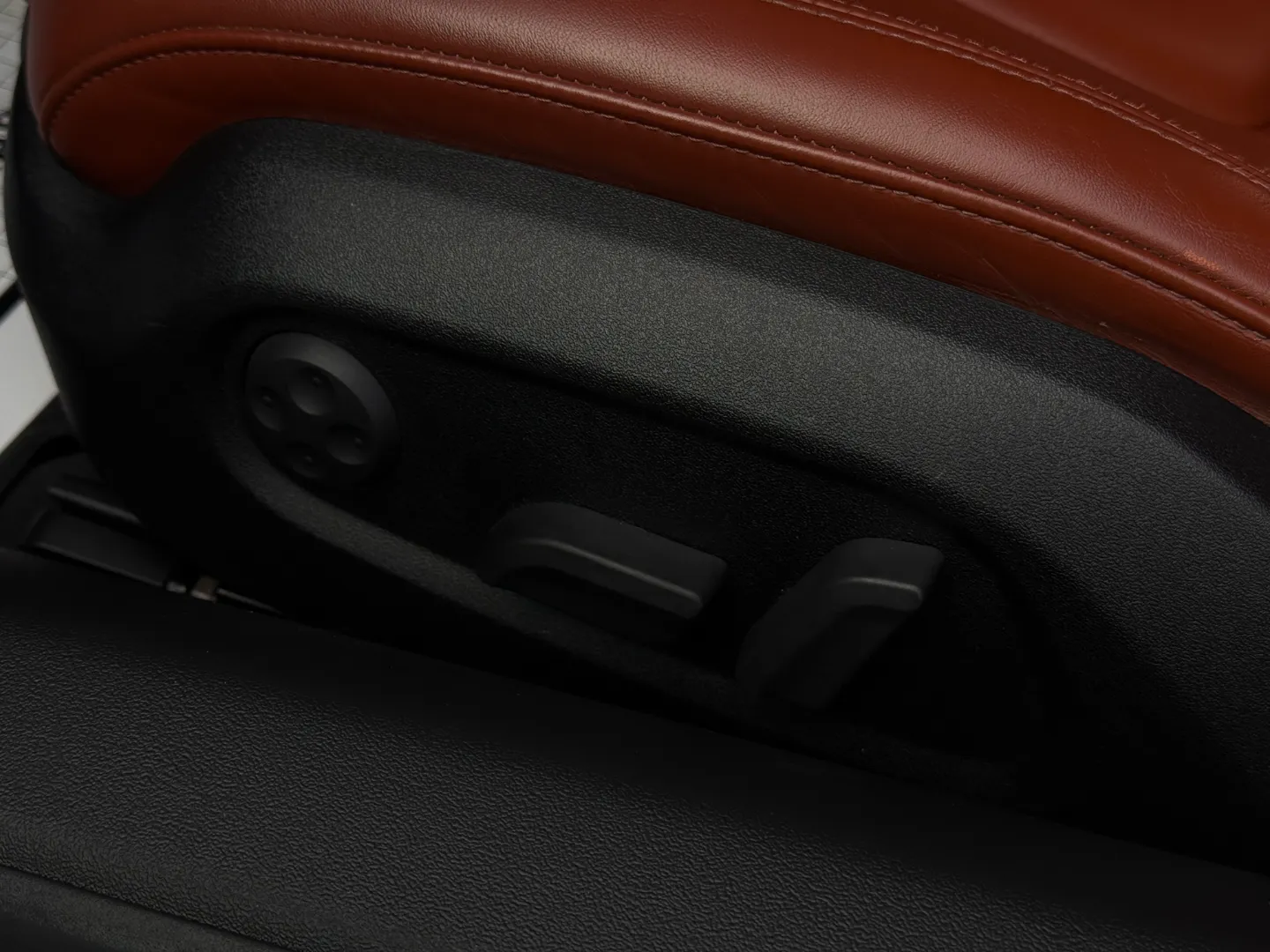 Audi R8 V8 Gated 6 Speed Manual Coupe — photo 39