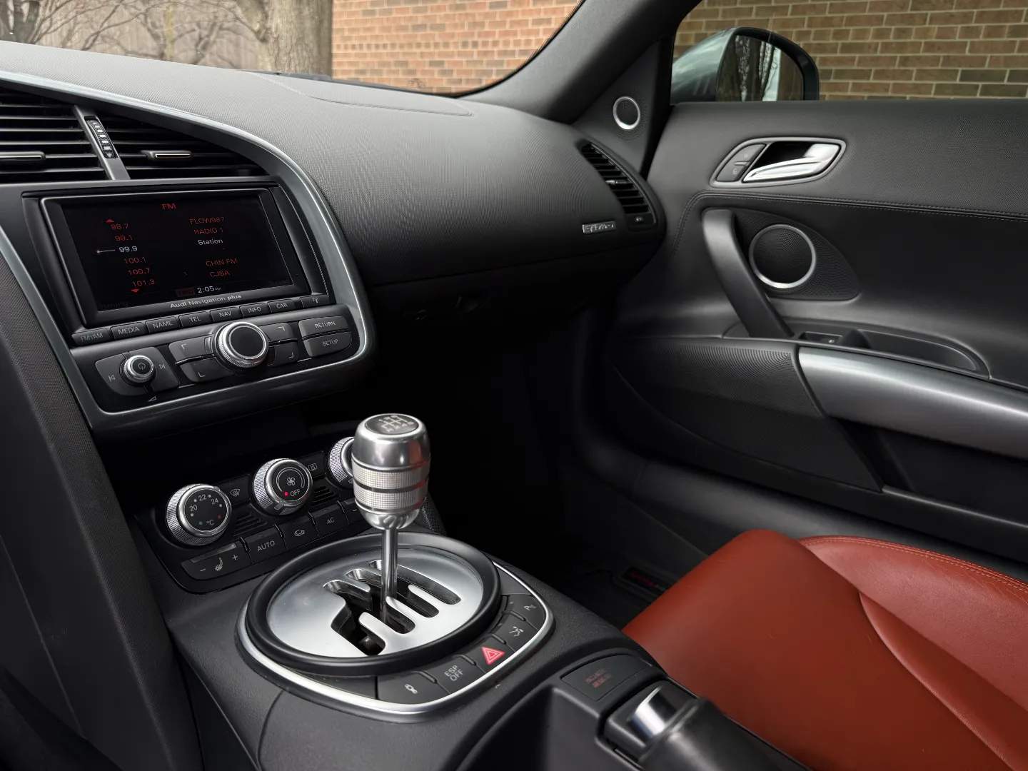 Audi R8 V8 Gated 6 Speed Manual Coupe — photo 45