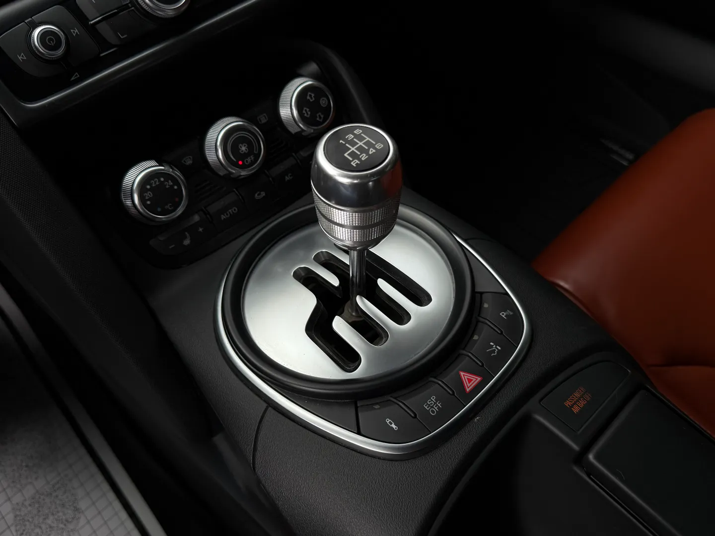 Audi R8 V8 Gated 6 Speed Manual Coupe — photo 46