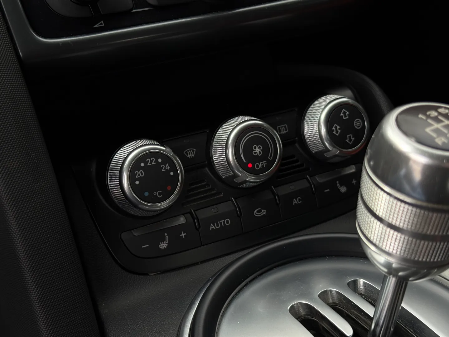 Audi R8 V8 Gated 6 Speed Manual Coupe — photo 49