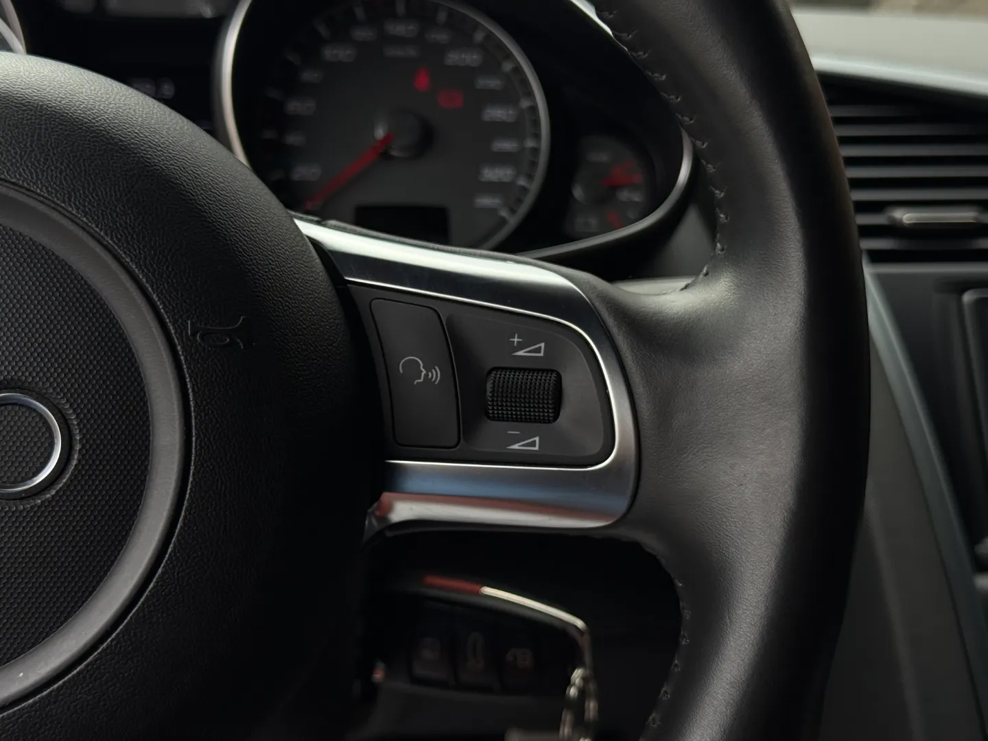 Audi R8 V8 Gated 6 Speed Manual Coupe — photo 69