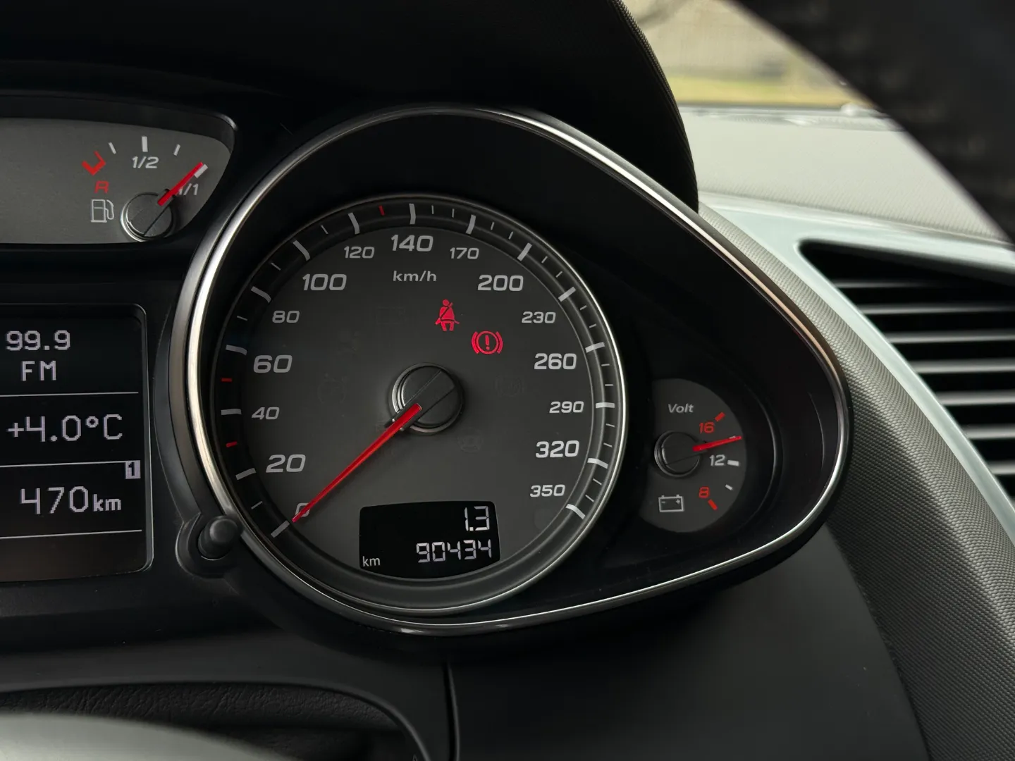 Audi R8 V8 Gated 6 Speed Manual Coupe — photo 74