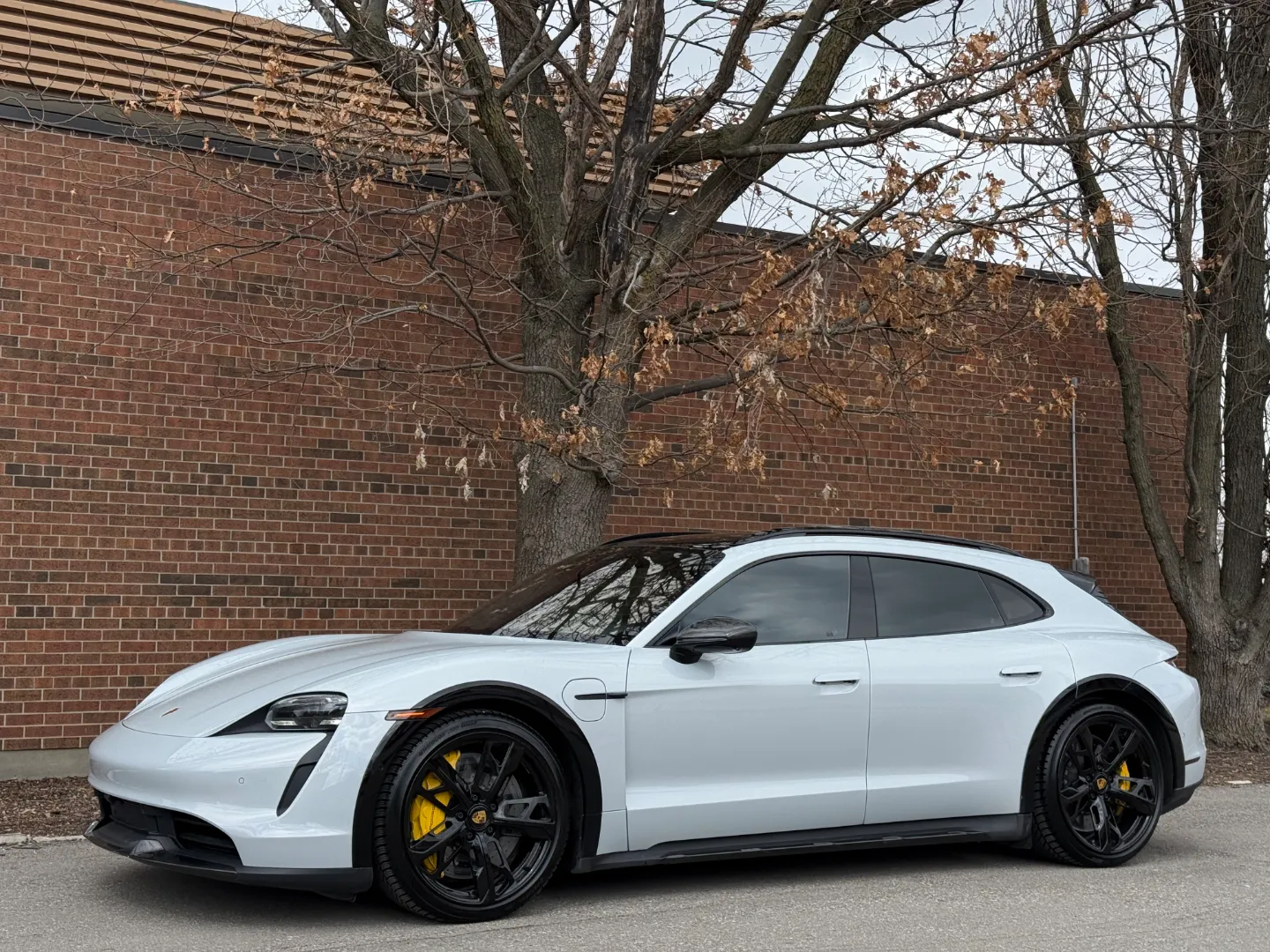 Porsche Taycan Turbo S Cross Turismo  — photo 10