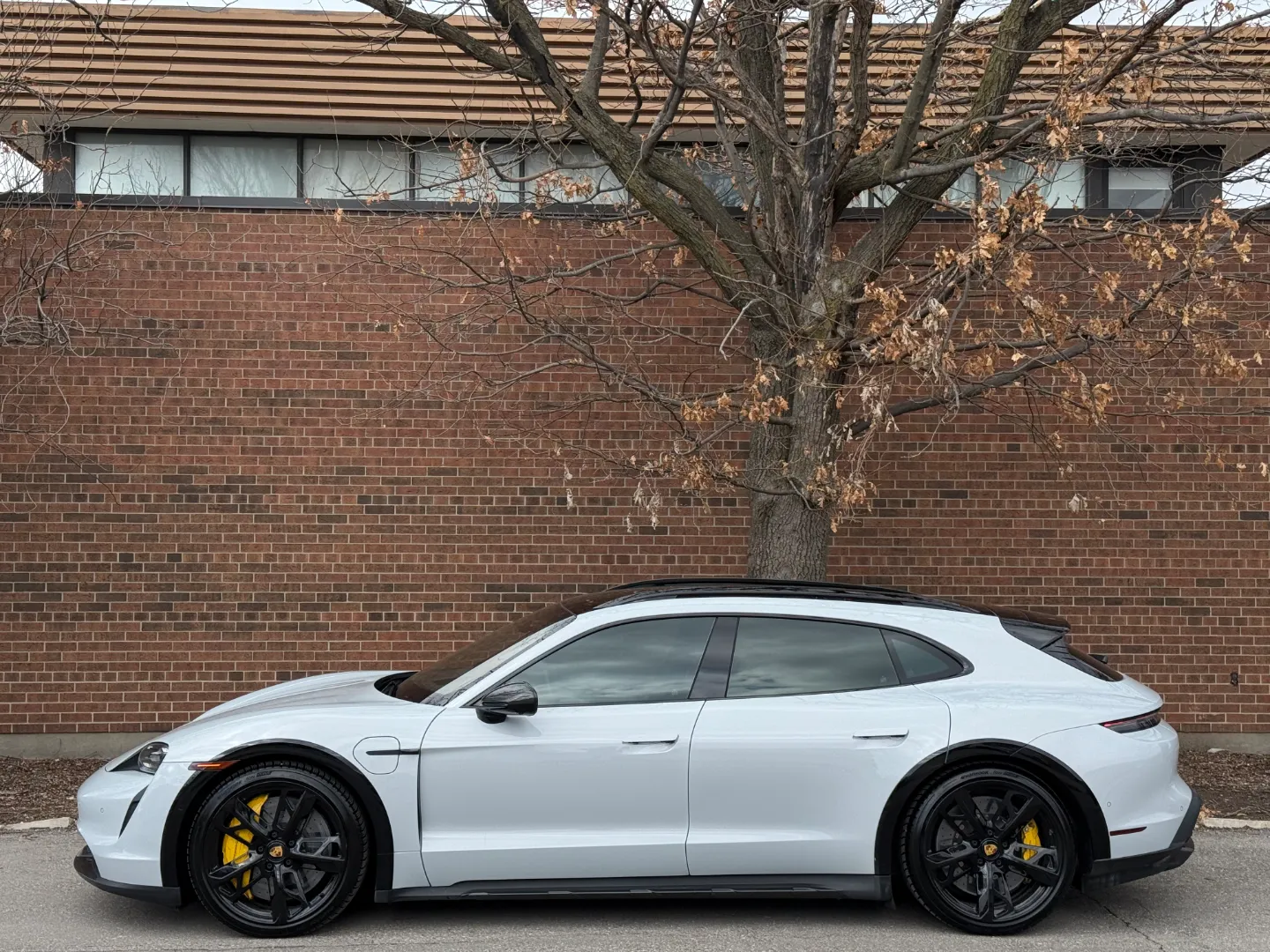Porsche Taycan Turbo S Cross Turismo  — photo 11