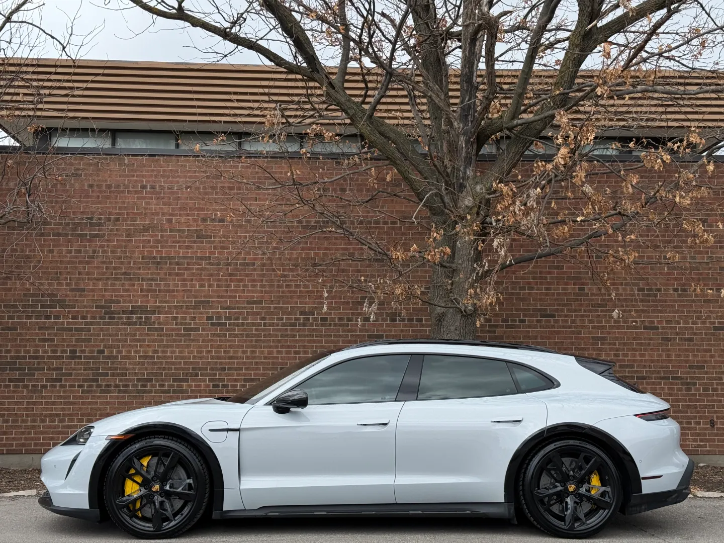 Porsche Taycan Turbo S Cross Turismo  — photo 12