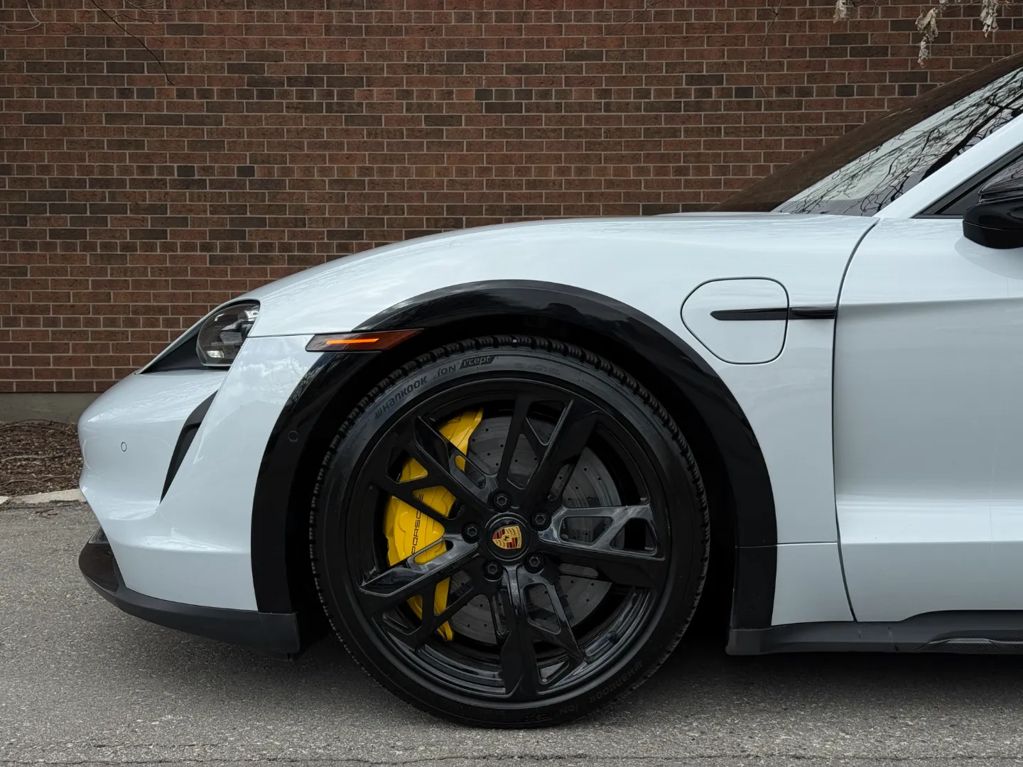 Porsche Taycan Turbo S Cross Turismo  — photo 13