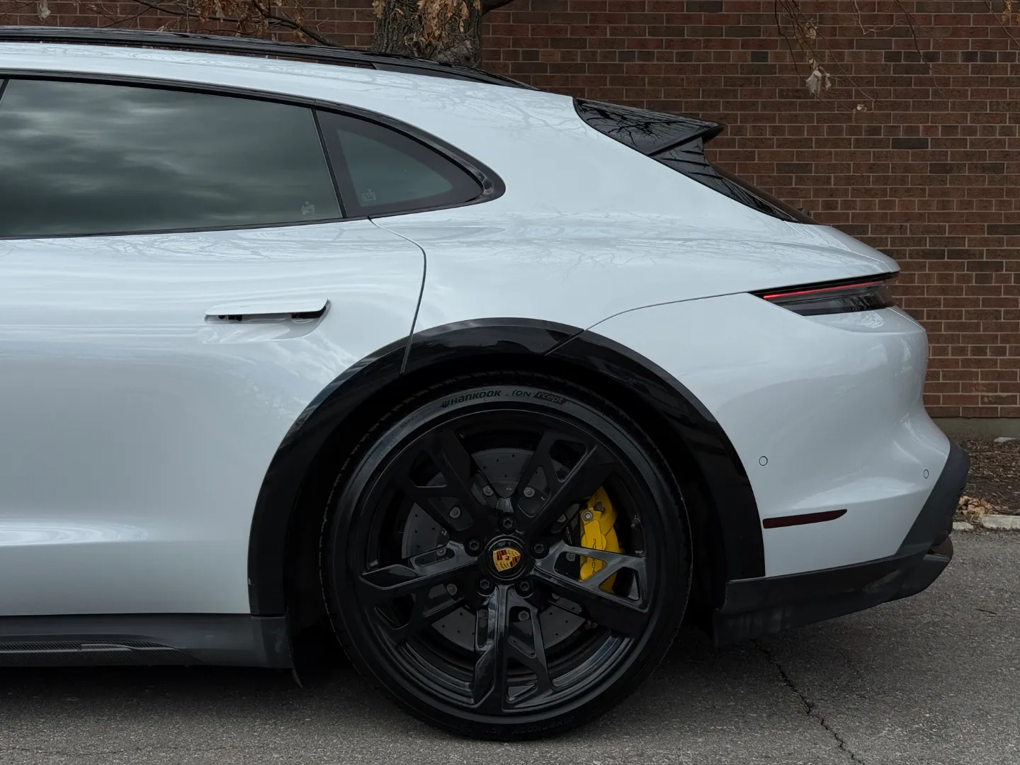 Porsche Taycan Turbo S Cross Turismo  — photo 14