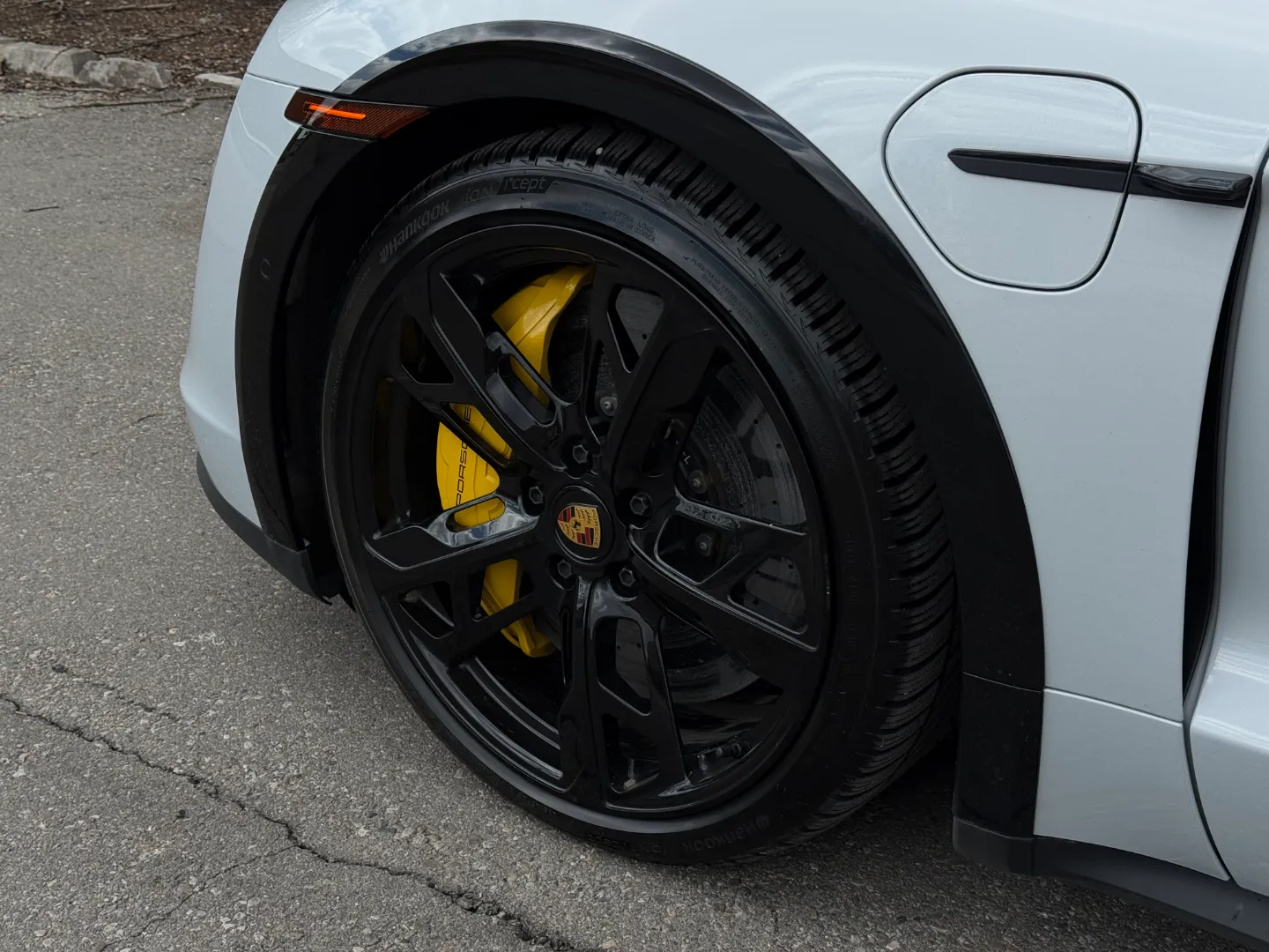 Porsche Taycan Turbo S Cross Turismo  — photo 15