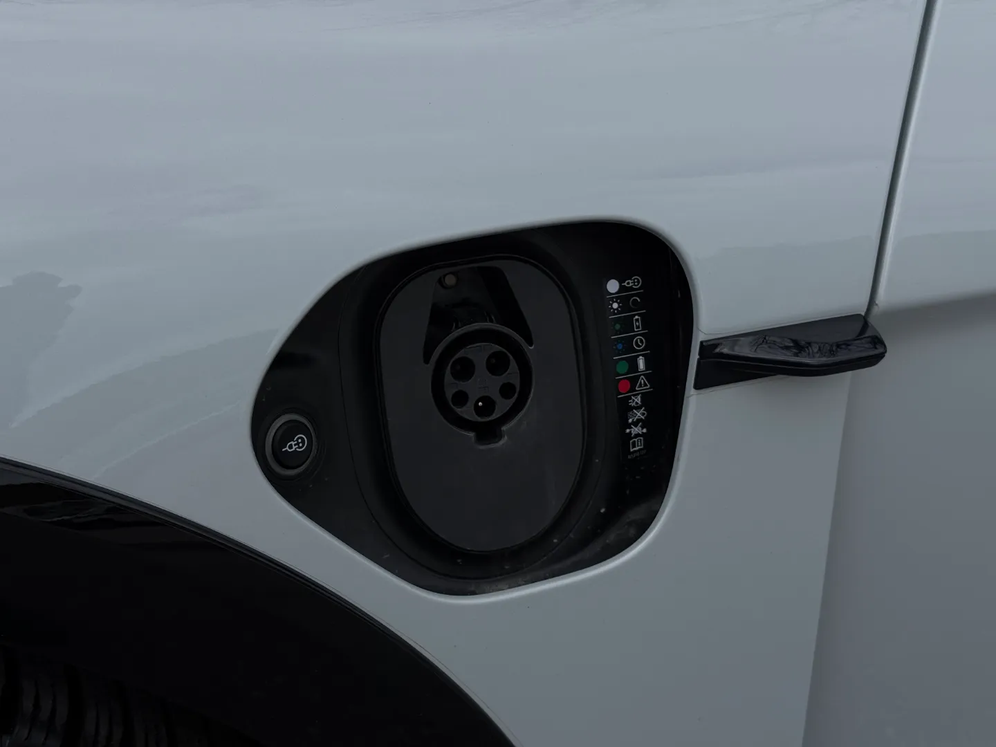 Porsche Taycan Turbo S Cross Turismo  — photo 17