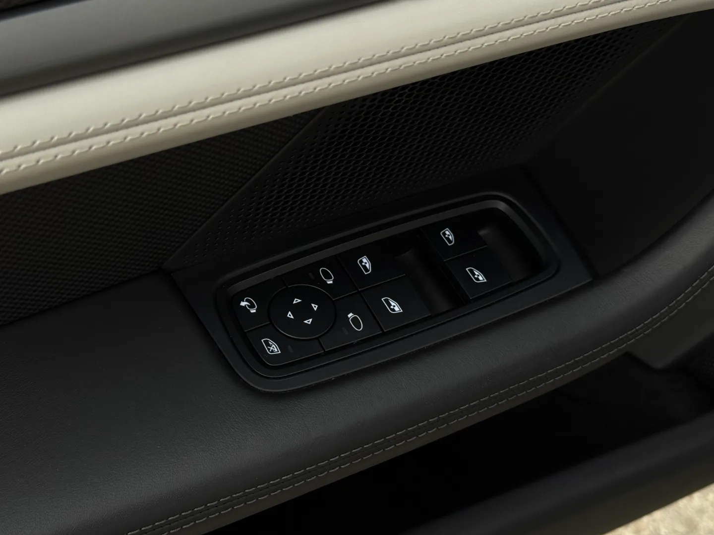 Porsche Taycan Turbo S Cross Turismo  — photo 43