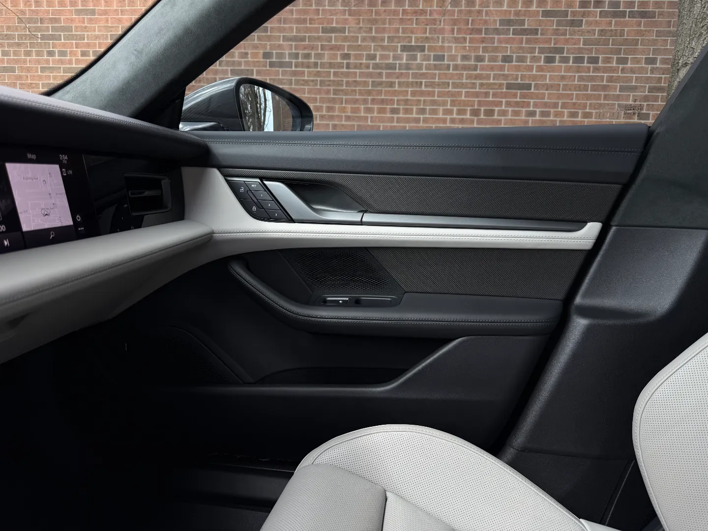 Porsche Taycan Turbo S Cross Turismo  — photo 59