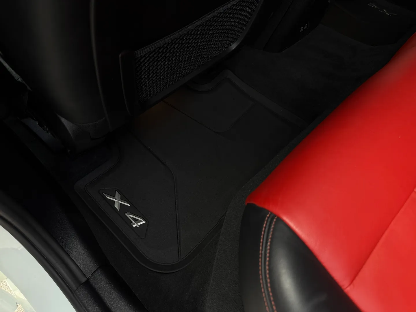 BMW X4 M40i  — photo 80