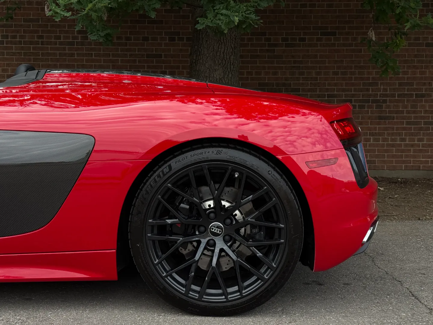 Audi R8 V10 Quattro Spyder — photo 14