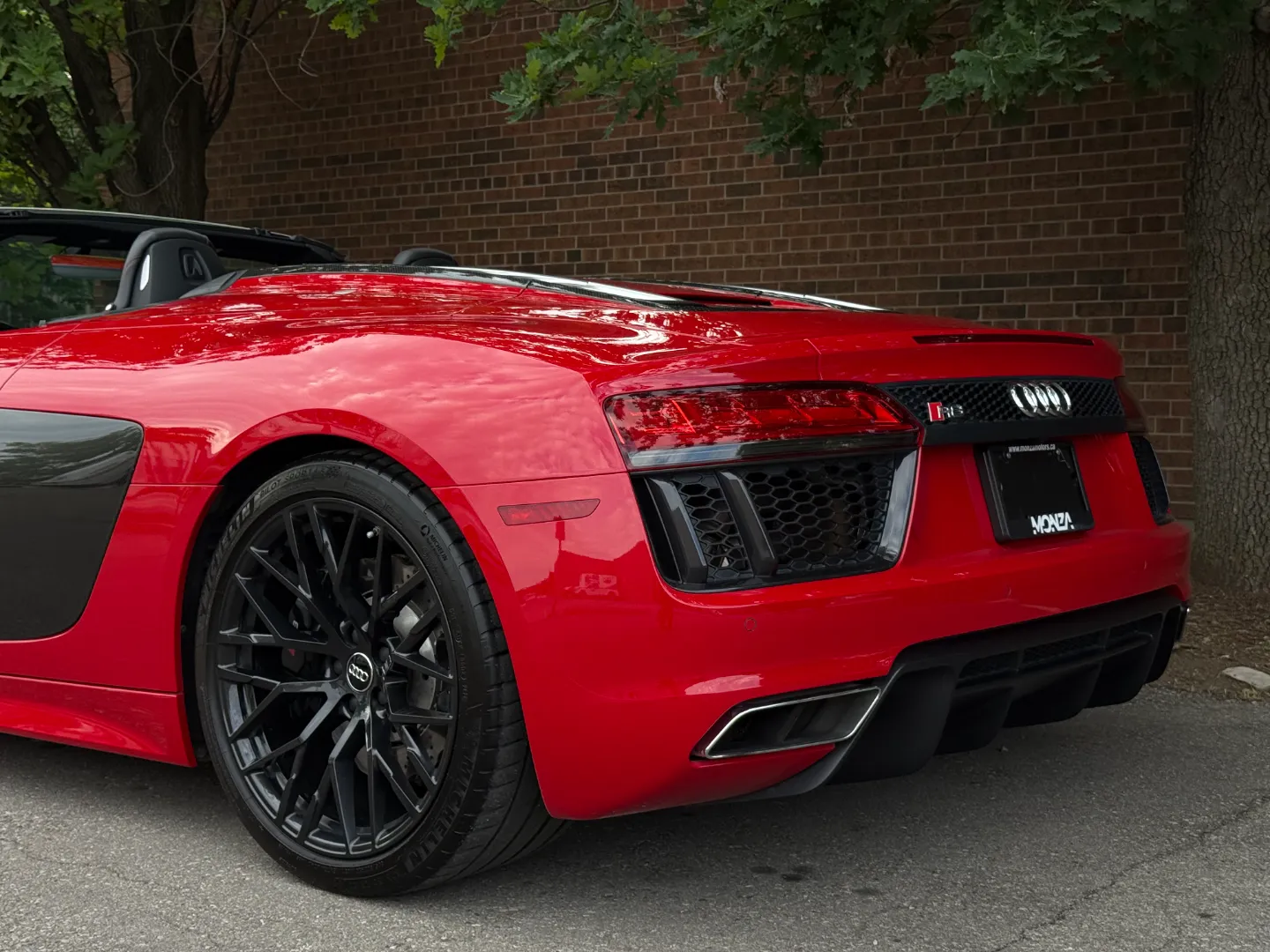 Audi R8 V10 Quattro Spyder — photo 24