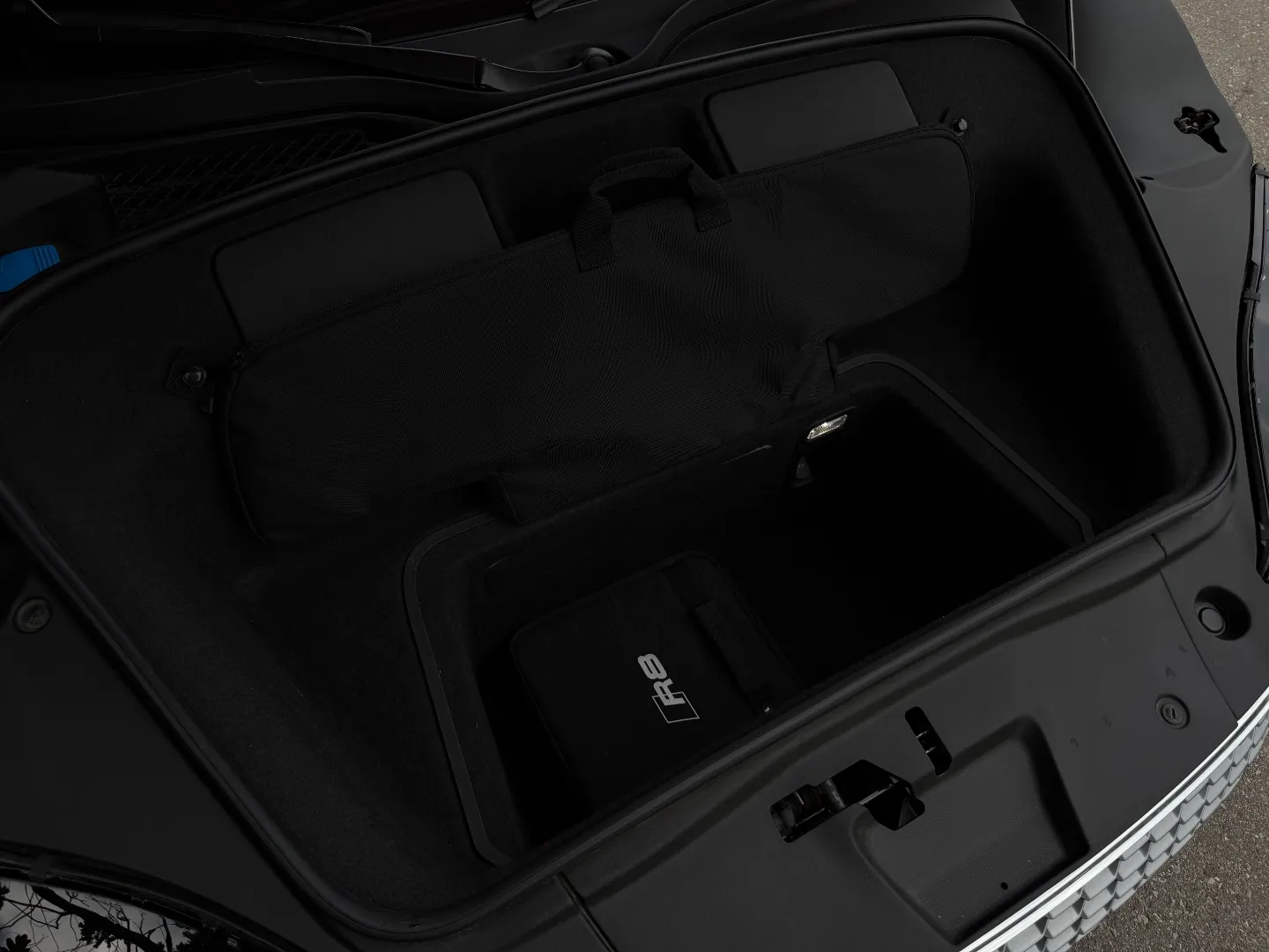Audi R8 V10 Quattro Spyder — photo 37