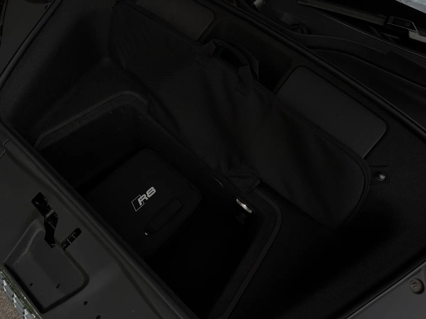 Audi R8 V10 Quattro Spyder — photo 38