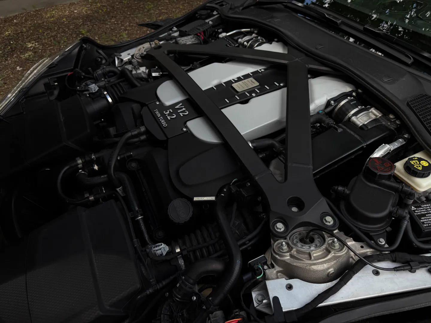Aston Martin DBS Superleggera — photo 40