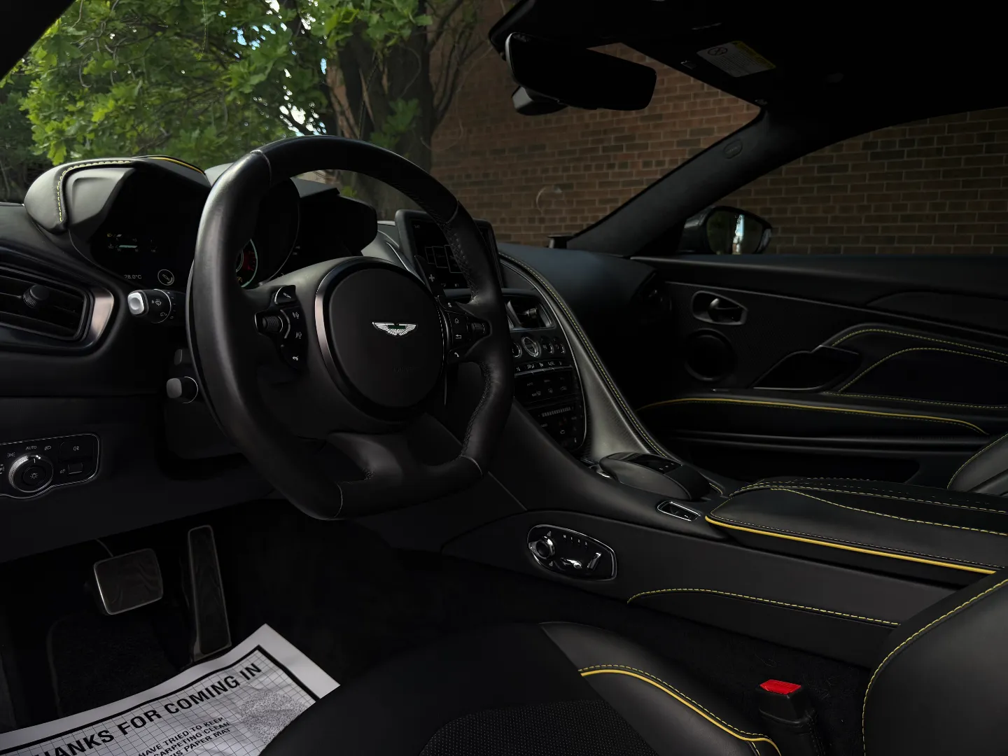 Aston Martin DBS Superleggera — photo 43