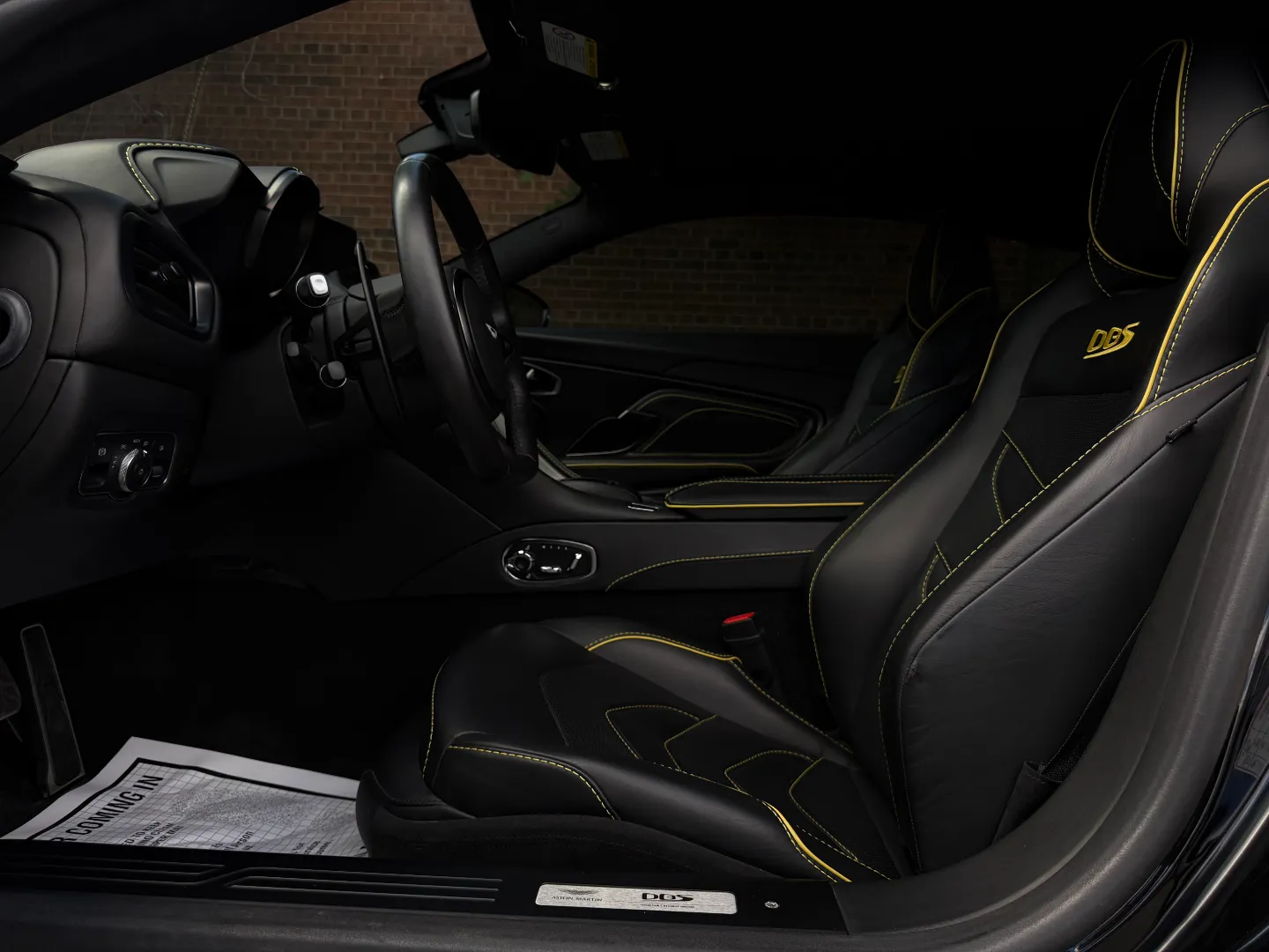 Aston Martin DBS Superleggera — photo 44
