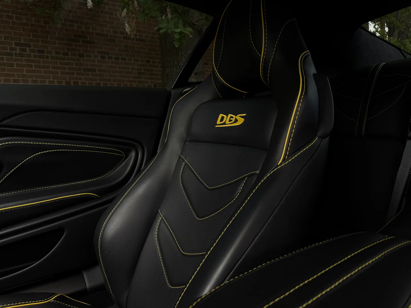 Aston Martin DBS Superleggera — photo 72