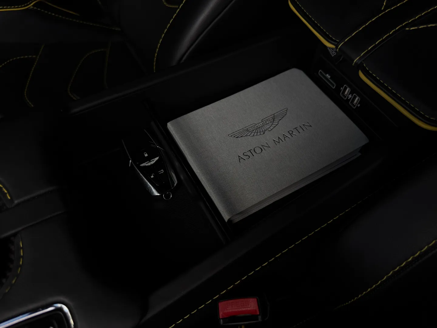 Aston Martin DBS Superleggera — photo 74