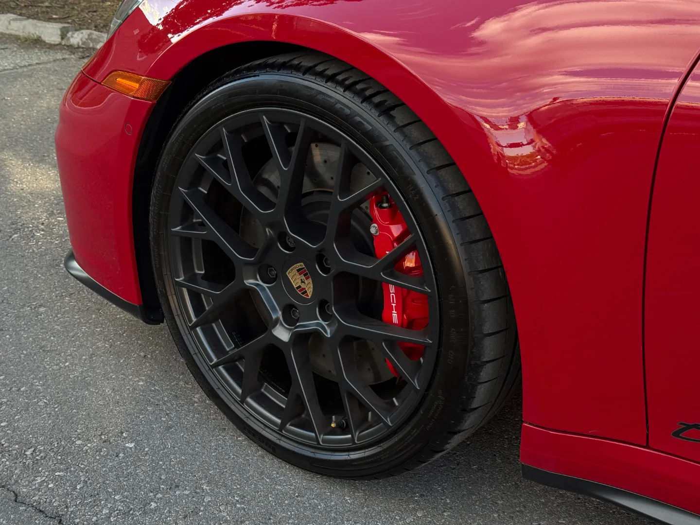 Porsche 911 Carrera 4 GTS Coupe — photo 16