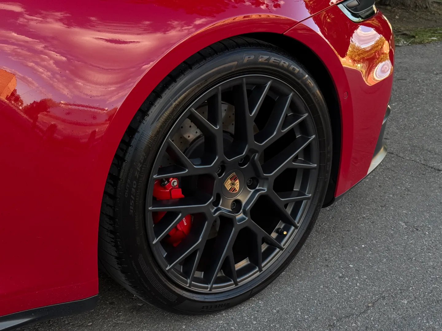 Porsche 911 Carrera 4 GTS Coupe — photo 17