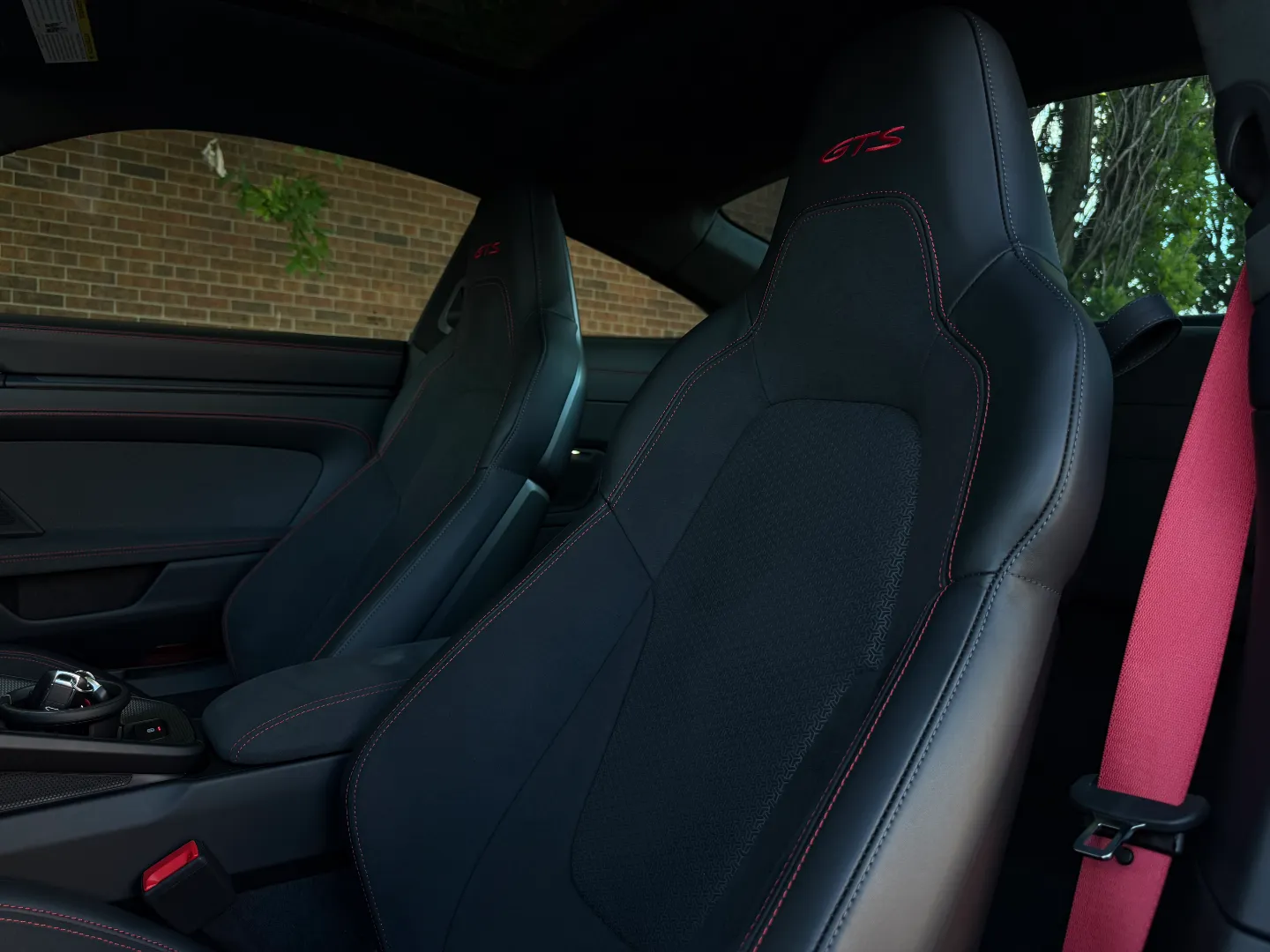 Porsche 911 Carrera 4 GTS Coupe — photo 37