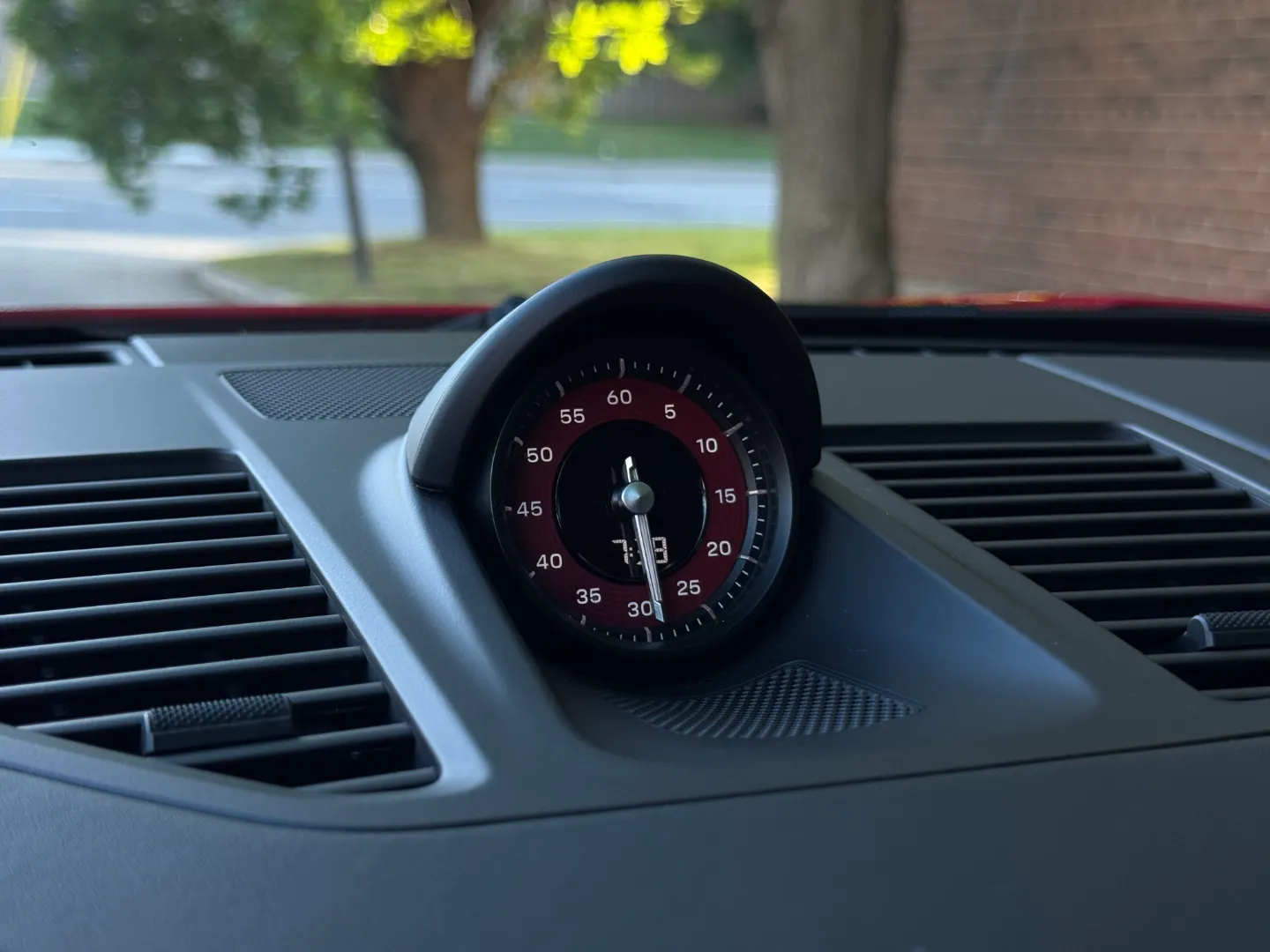 Porsche 911 Carrera 4 GTS Coupe — photo 64
