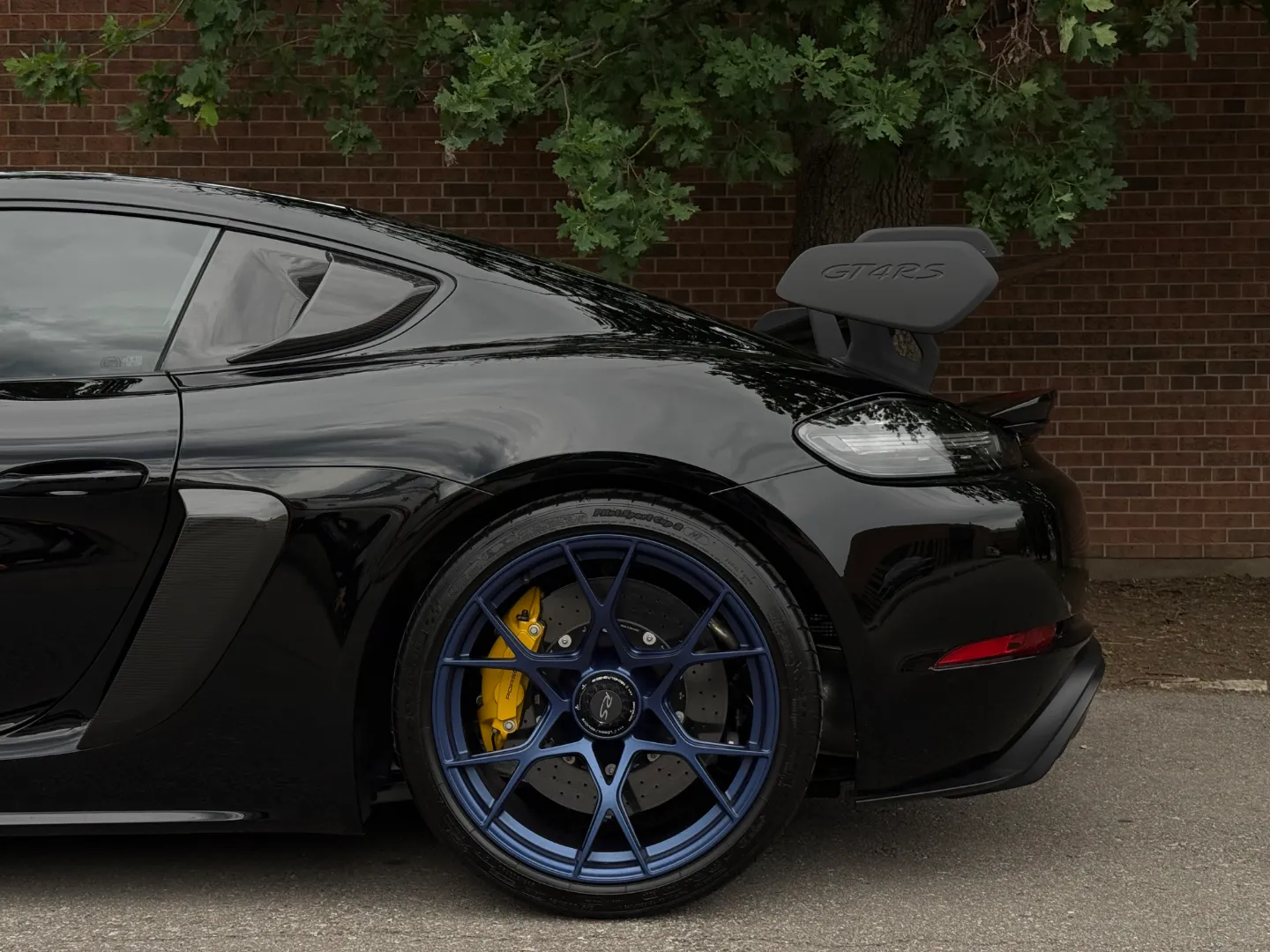 Porsche 718 Cayman GT4 RS Weissach Package — photo 14