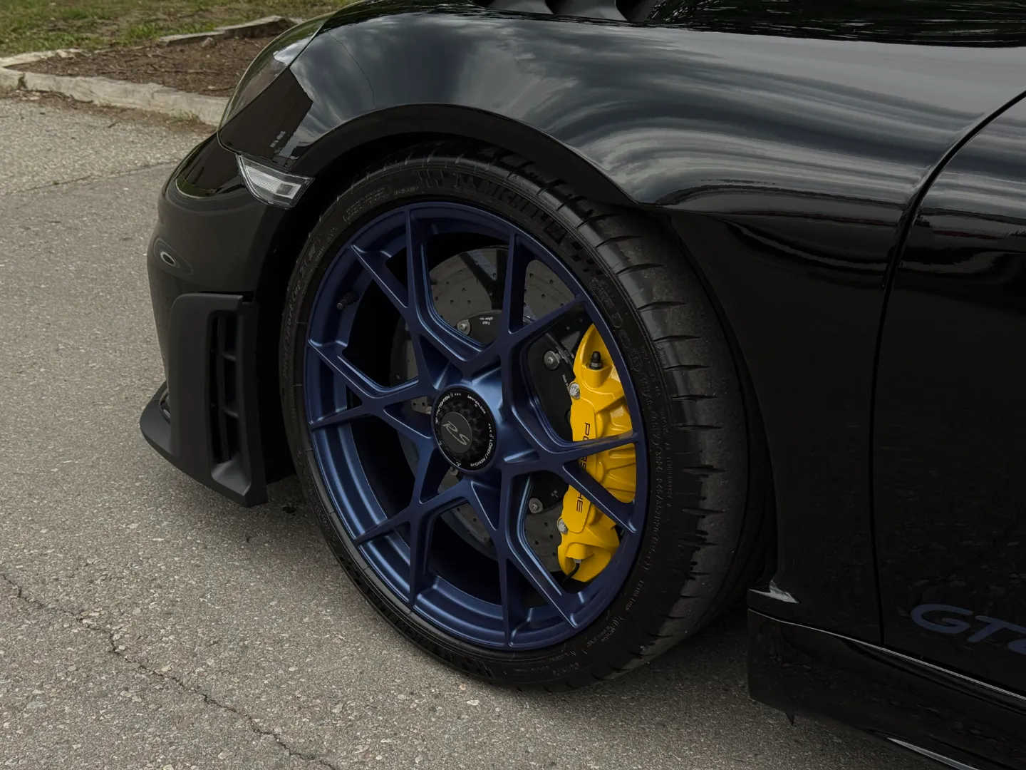 Porsche 718 Cayman GT4 RS Weissach Package — photo 15