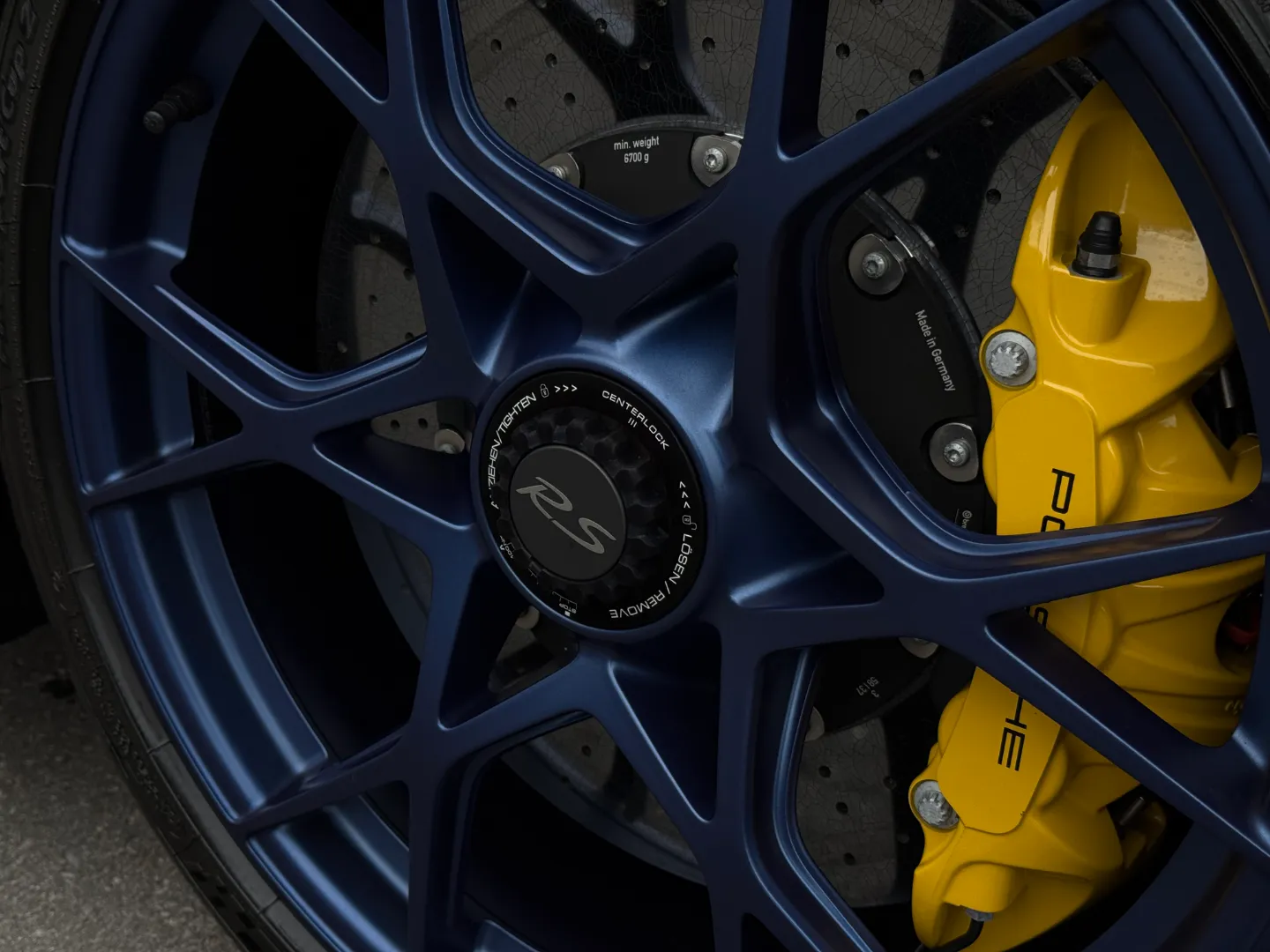 Porsche 718 Cayman GT4 RS Weissach Package — photo 16