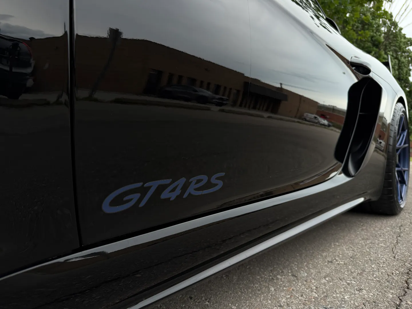 Porsche 718 Cayman GT4 RS Weissach Package — photo 17