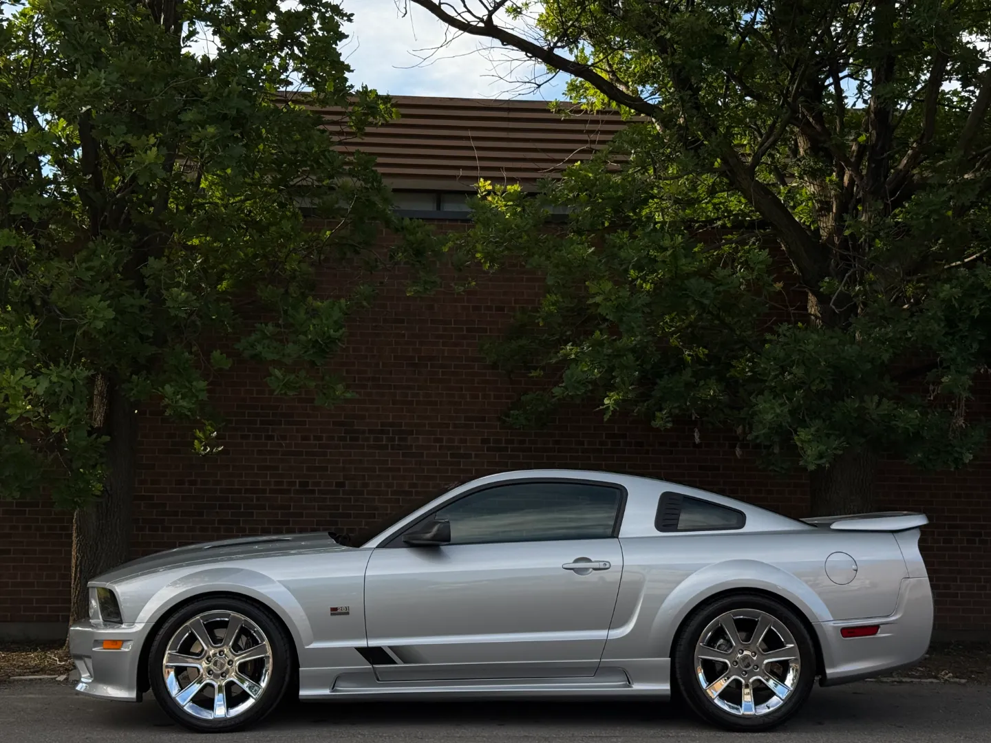 Ford Mustang Saleen S281 Scenic Roof Package Manual Coupe — photo 12