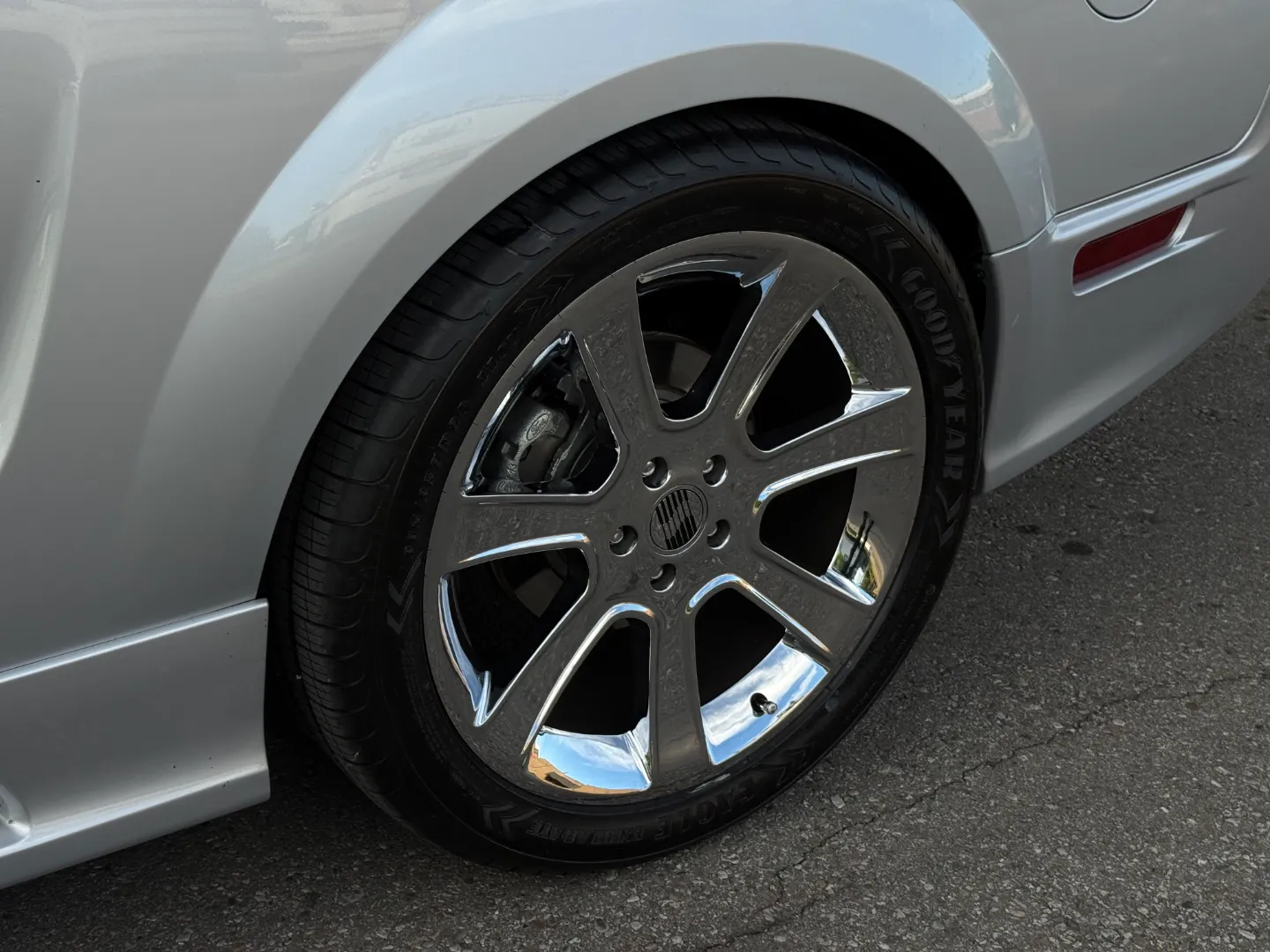 Ford Mustang Saleen S281 Scenic Roof Package Manual Coupe — photo 17