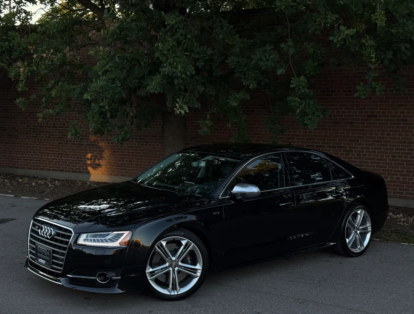 Audi S8 — photo 2