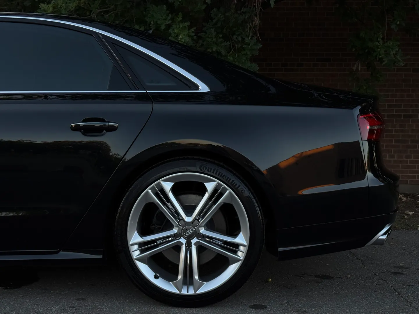 Audi S8  — photo 14
