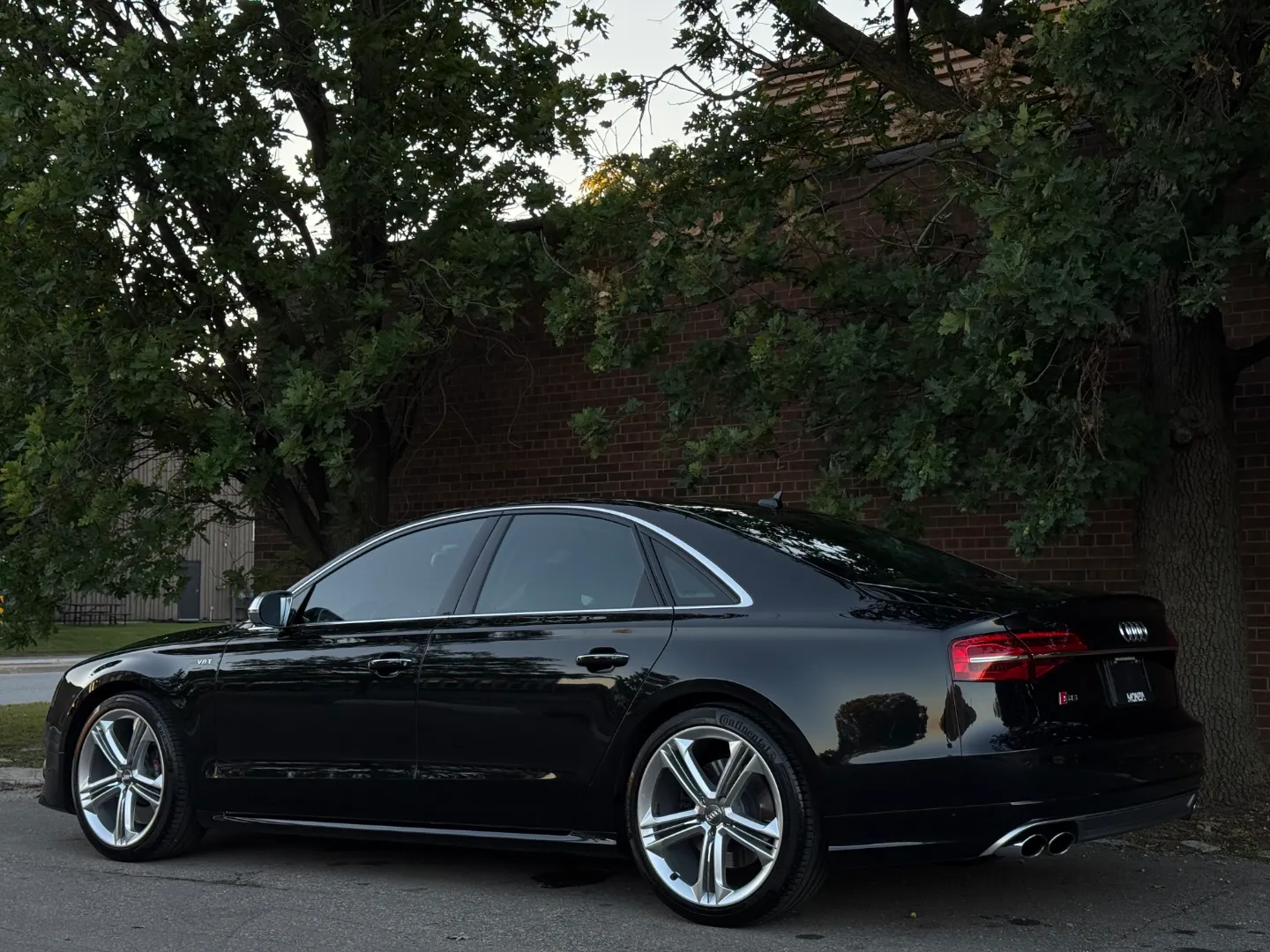 Audi S8  — photo 24
